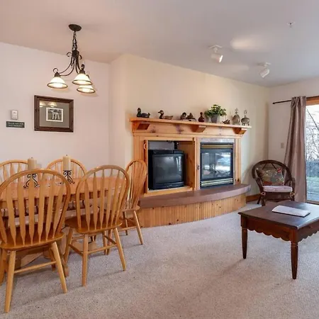 Adventure Awaits - Main Floor 2 Bedroom Condo With Hot Tubs